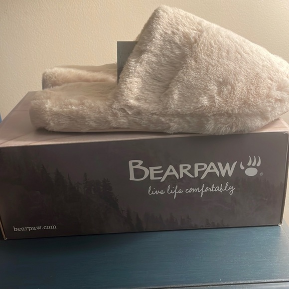 BearPaw Shoes - BearPaw slippers size Large(9-10) NWT